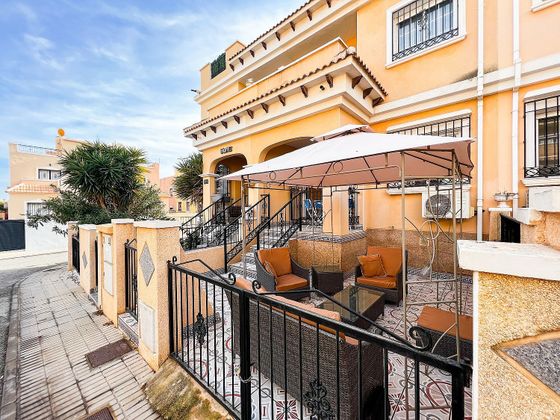 Foto 1 de Casa adosada en venta en calle Bidasoa de 3 habitaciones con terraza y piscina