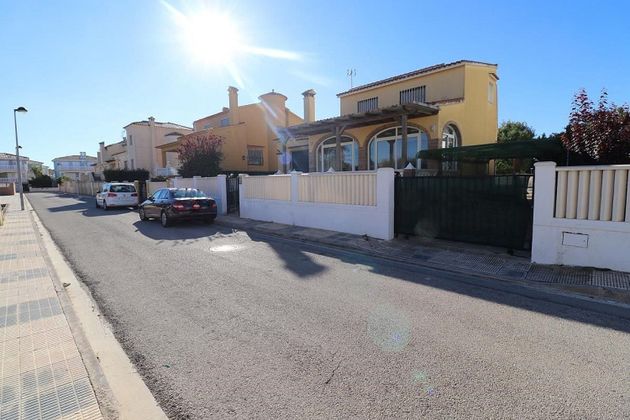 Foto 1 de Chalet en venta en Oliva Playa de 5 habitaciones con terraza y piscina