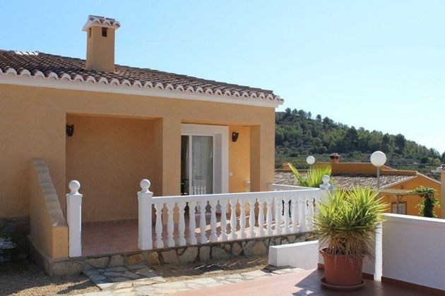 Foto 2 de Venta de casa en Alcalalí de 2 habitaciones con terraza y piscina