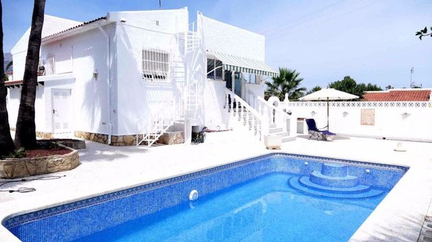 Foto 1 de Chalet en venta en Nucia (la) de 5 habitaciones con terraza y piscina