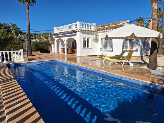 Foto 1 de Alquiler de chalet en Benissa de 3 habitaciones con terraza y piscina