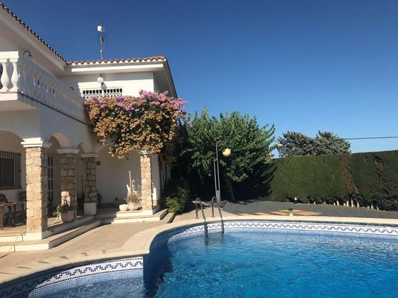 Foto 2 de Venta de casa en Montsià de Mar de 4 habitaciones con terraza y piscina