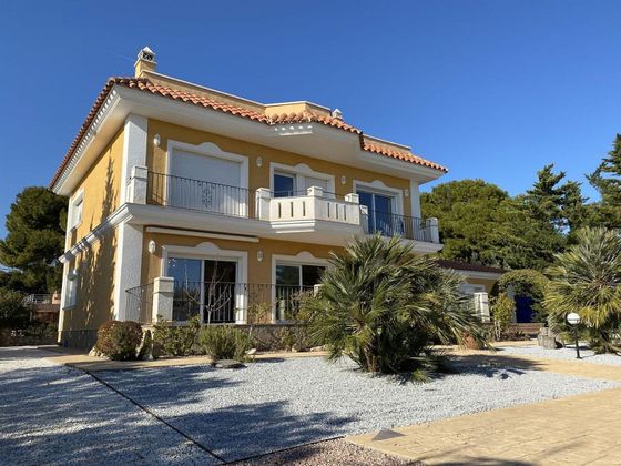 Foto 1 de Chalet en venta en L'Ametlla de Mar de 5 habitaciones con terraza y piscina