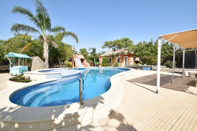 Foto 2 de Casa en venda a Catral de 7 habitacions amb terrassa i piscina