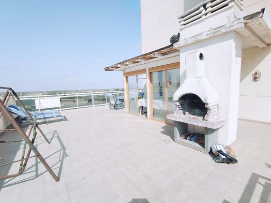 Foto 1 de Venta de ático en Puerto Deportivo de 2 habitaciones con terraza y piscina