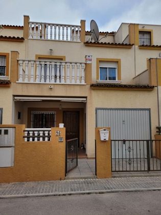 Foto 1 de Venta de casa en Orihuela ciudad de 4 habitaciones con terraza y garaje
