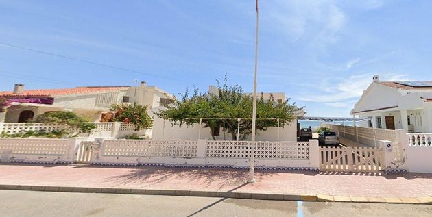 Foto 1 de Xalet en venda a Guardamar Playa de 5 habitacions amb terrassa i jardí