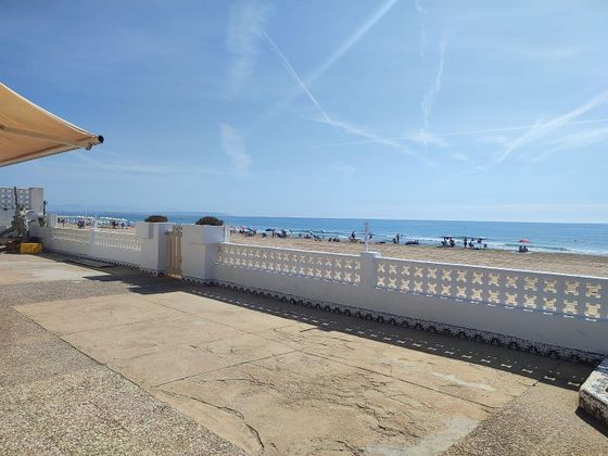 Foto 2 de Xalet en venda a Guardamar Playa de 5 habitacions amb terrassa i jardí