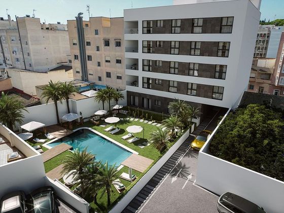 Foto 2 de Venta de piso en Zona Pueblo de 3 habitaciones con terraza y piscina