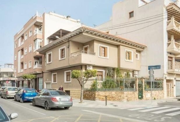 Foto 1 de Venta de chalet en Almoradí de 5 habitaciones con terraza y garaje