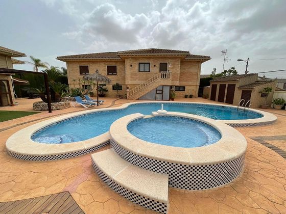 Foto 1 de Venta de chalet en Orihuela ciudad de 6 habitaciones con terraza y piscina