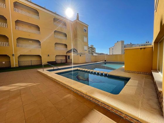 Foto 2 de Pis en venda a calle Jacinto Benavente de 3 habitacions amb terrassa i piscina