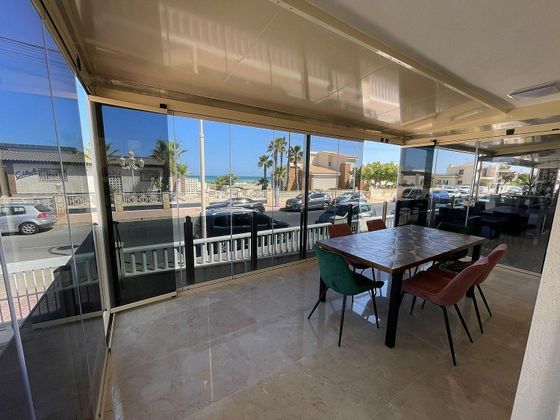 Foto 1 de Venta de piso en Guardamar Playa de 4 habitaciones con terraza y aire acondicionado