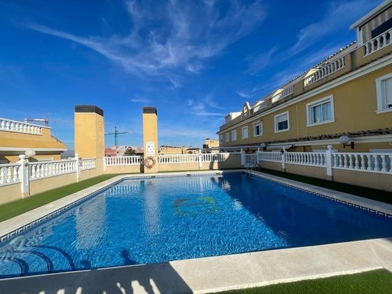 Foto 2 de Piso en venta en Benijófar de 2 habitaciones con terraza y piscina