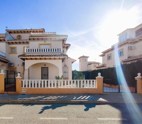 Foto 1 de Casa en venda a La Marina de 3 habitacions amb terrassa i piscina
