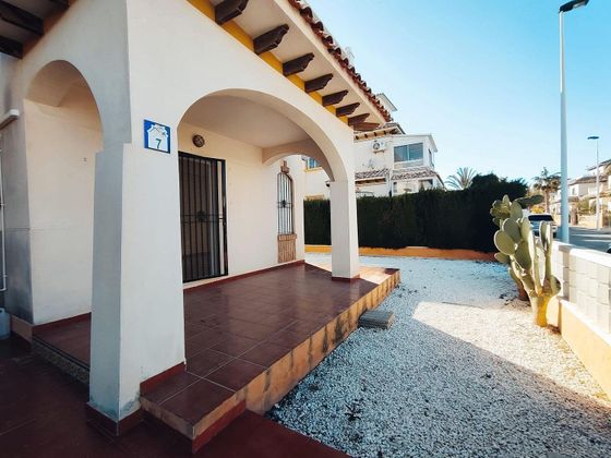 Foto 2 de Casa en venda a La Marina de 3 habitacions amb terrassa i piscina