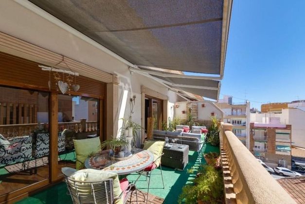 Foto 1 de Àtic en venda a Centro - Torrevieja de 3 habitacions amb terrassa i balcó