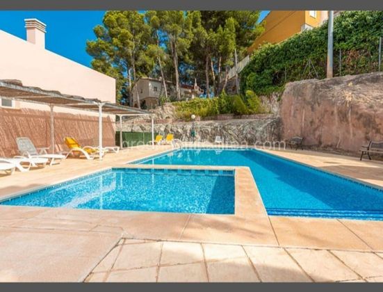 Foto 2 de Casa adossada en venda a Colonia Escandinavia-Cautivador de 3 habitacions amb terrassa i piscina