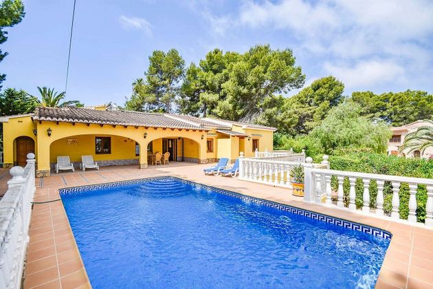 Foto 1 de Venta de chalet en Pinar del Advocat - Cometa de 4 habitaciones con terraza y piscina