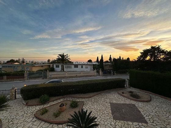 Foto 1 de Chalet en venta en Pueblo Levante de 5 habitaciones con terraza y piscina