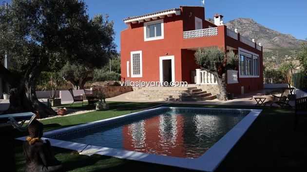 Foto 1 de Casa rural en venda a Villajoyosa ciudad de 5 habitacions amb terrassa i piscina