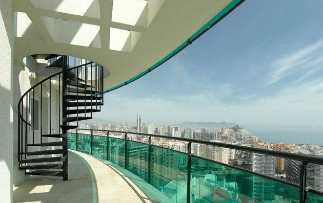 Foto 1 de Venta de ático en calle Mestral de 2 habitaciones con terraza y piscina