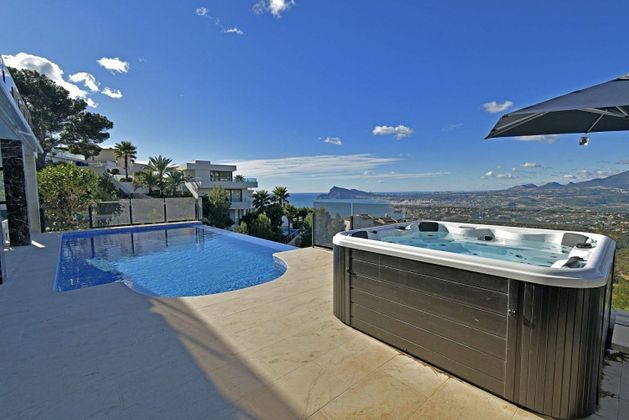 Foto 2 de Chalet en venta en avenida Europa de 4 habitaciones con terraza y piscina