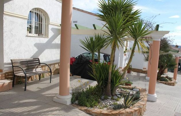 Foto 2 de Casa adossada en venda a calle Santa Lucía Coloma de 3 habitacions amb terrassa i piscina