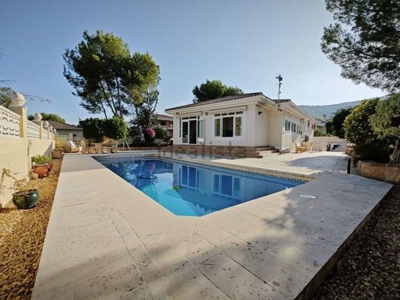 Foto 1 de Venta de chalet en avenida Marsella de 4 habitaciones con terraza y piscina