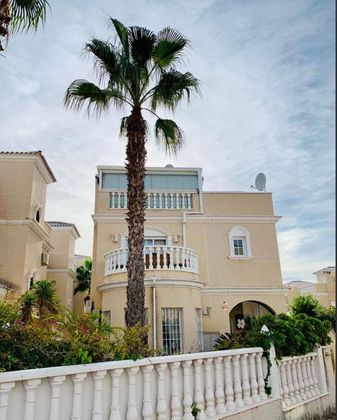Foto 2 de Casa en venta en calle De Los Castores de 3 habitaciones con terraza y piscina