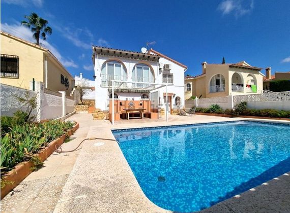 Foto 1 de Xalet en venda a calle Ordessa de 4 habitacions amb terrassa i piscina