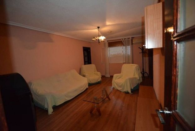 Foto 2 de Venta de casa en Orihuela ciudad de 3 habitaciones con garaje y aire acondicionado