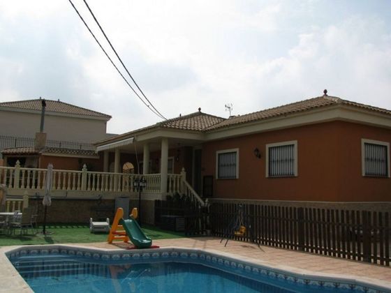 Foto 1 de Venta de chalet en Jacarilla de 3 habitaciones con terraza y piscina
