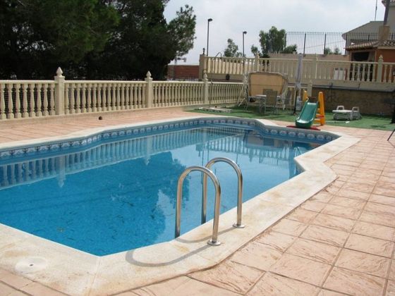 Foto 2 de Xalet en venda a Jacarilla de 3 habitacions amb terrassa i piscina