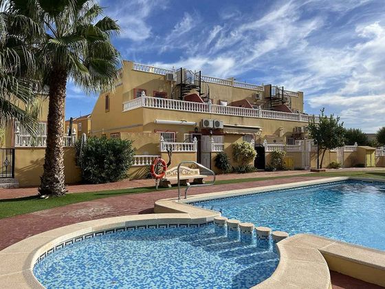 Foto 1 de Casa adossada en venda a calle Lapizlazuli de 3 habitacions amb terrassa i piscina