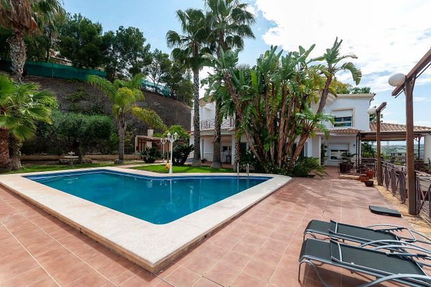 Foto 1 de Casa en venta en Almajada-Ravel de 6 habitaciones con terraza y piscina