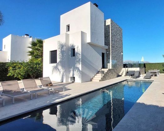 Foto 1 de Xalet en venda a calle Capri de 5 habitacions amb terrassa i piscina