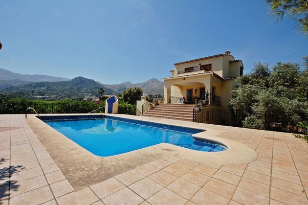 Foto 2 de Venta de chalet en Pego de 5 habitaciones con terraza y piscina