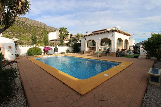 Foto 1 de Chalet en venta en Tormos de 3 habitaciones con terraza y piscina