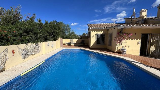 Foto 2 de Chalet en venta en Benidoleig de 4 habitaciones con terraza y piscina