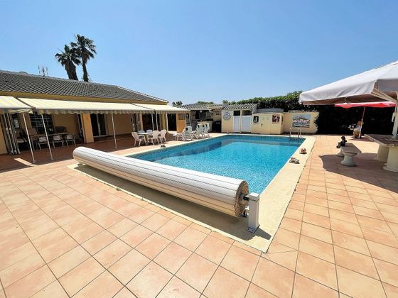 Foto 2 de Chalet en venta en Poblets (els) de 5 habitaciones con terraza y piscina