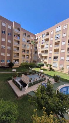 Foto 2 de Estudi en venda a calle San Julian Torreviejaa amb terrassa i piscina