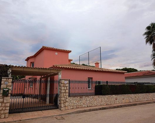 Foto 1 de Alquiler de chalet en Oliva Nova de 4 habitaciones con terraza y piscina