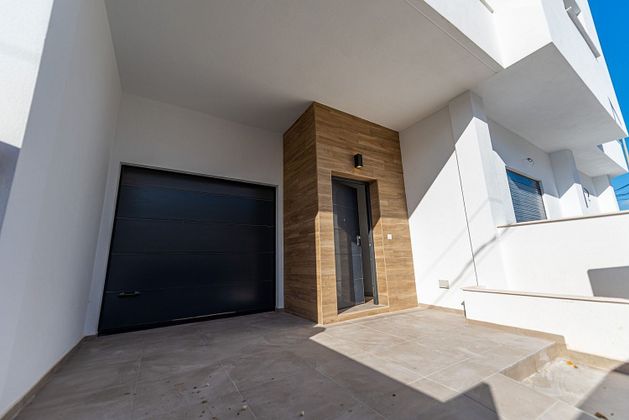 Foto 1 de Casa en venta en Benijófar de 4 habitaciones con terraza y garaje