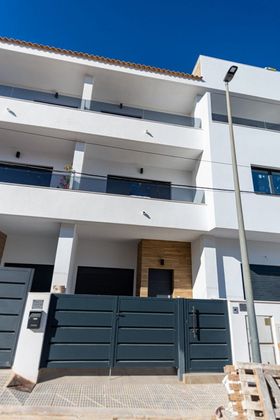 Foto 2 de Casa en venda a Benijófar de 4 habitacions amb terrassa i garatge
