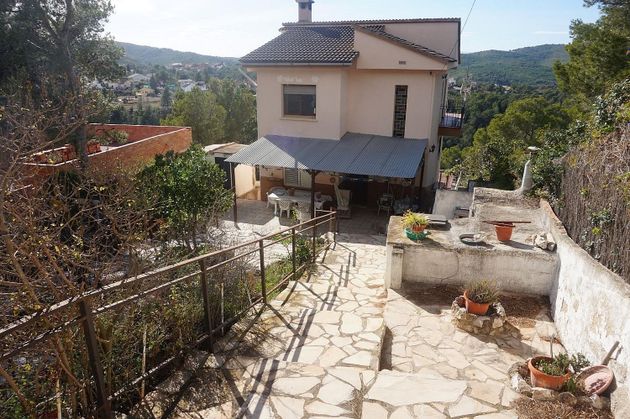 Foto 1 de Xalet en venda a Bisbal del Penedès, la de 5 habitacions amb terrassa i piscina