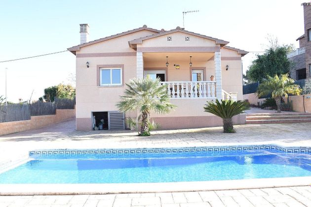 Foto 1 de Venta de chalet en Valldemar - Montmar de 3 habitaciones con terraza y piscina