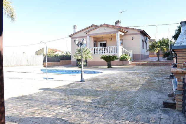 Foto 2 de Venta de chalet en Valldemar - Montmar de 3 habitaciones con terraza y piscina