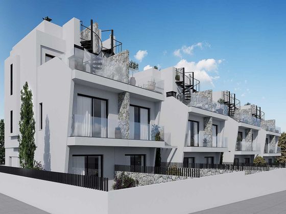 Foto 1 de Venta de casa adosada en Urbanizaciones de 4 habitaciones con terraza y piscina