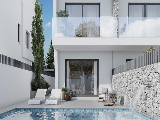 Foto 2 de Casa adossada en venda a Urbanizaciones de 4 habitacions amb terrassa i piscina